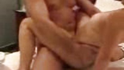 સાન્તાક્લોઝ તેની pussy ને elf પર નખ કરે છે