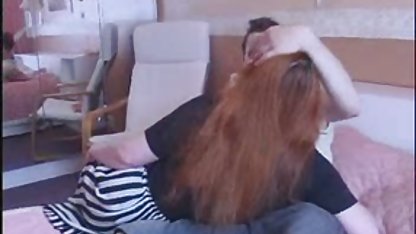 જન્મદિવસની હાજરીમાં ઘરે એક વેશ્યા