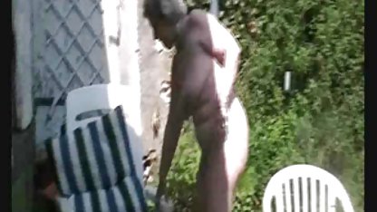 અંતર થી wanked એક વિશાળ ગધેડો સાથે બિચ