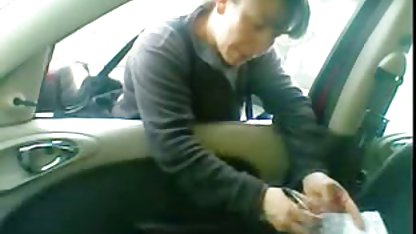 રસોડામાં માતા અને પુત્ર કમળ