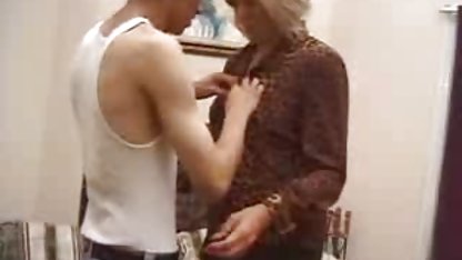 એક વ્યાવસાયિક ટોટી sucker માંથી Blowjob