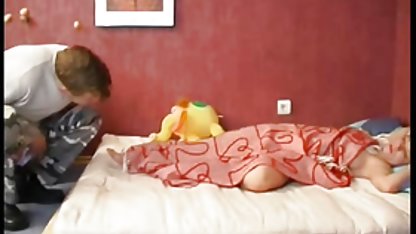 દાદા તેના નગ્નને જોઈને દુ: ખી થાય છે