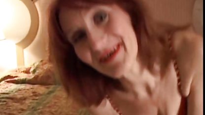 બે સુંદર કૂતરી મિત્રો કાળાઓ સાથે સંભોગ કરવાનો પ્રયાસ કરે છે