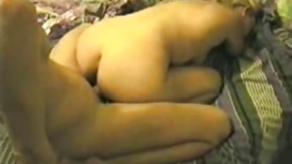 ટેટૂટેડ ફટકો સારી રીતે તેના ગધેડાને તેલથી ભરી દે છે જેથી તેઓ તેને શ્રેષ્ઠ રીતે બંધ કરી દે છે