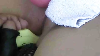 સ્પેનિશ ફટકો તેના ગધેડાને તોડવા માટે કાસ્ટ બનાવે છે