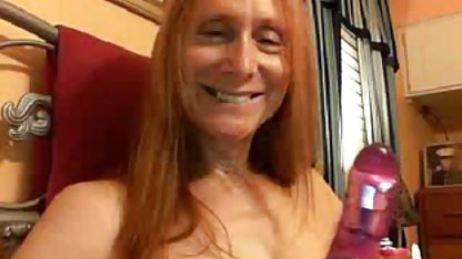 ખૂબ જ પાતળી સ્પેનિશ અભિનેત્રી એક ક્રૂર ત્રાસ બનાવે છે