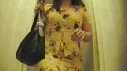 તેના બોયફ્રેન્ડ સાથે સ્પેનિશ તૂટી જાય છે અને ગેંગબેંગ બનાવે છે