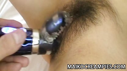 તેઓ તેને ધરપકડ કરે છે અને પોલીસ અટક્યા વિના પોતાનો ડોક ખાય છે