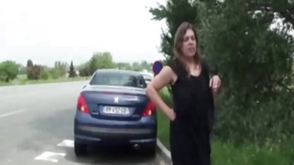 જ્યારે છોકરો નાટક કરે છે ત્યારે કિશોરો કાળા ખાતા હોય છે