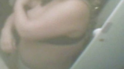 લૈંગિક સંબંધમાં વ્યસનીના ગળામાં ગંદી બગડેલા દૂધને ગળી જાય છે