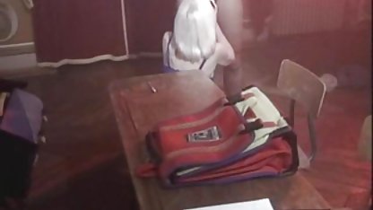 પુખ્ત વેસીનેતા એક યુવાન માણસને ખૂબ શિંગડા બનાવે છે