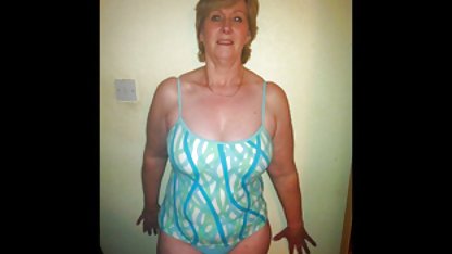 સબમિસીવ ગર્લફ્રેન્ડ ટ્રેન માં masturbates