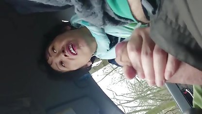 એક વાવ જેવા કમળ મર્બિડ છોકરી કમર