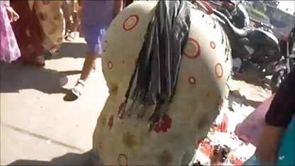 જ્યારે તેણી નશામાં છે ત્યારે તેની પત્નીના ગધેડાને નાબૂદ કરે છે