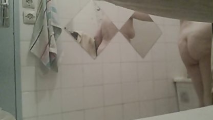 મિયામાં તેના પ્રથમ જાતીય અનુભવ છે