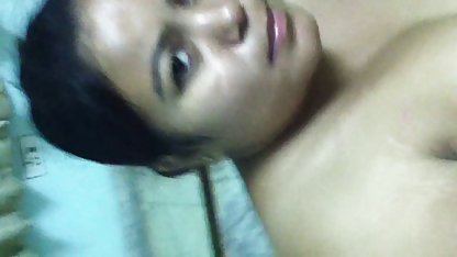 સાન્તાક્લોઝ ભેટ બચ્ચું મેળવે છે