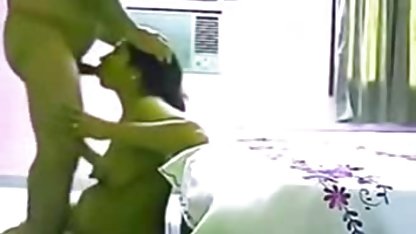 પોર્ન કાસ્ટિંગમાં એક યુવાન છોકરીને જંગલી અને ક્રૂર સેક્સ